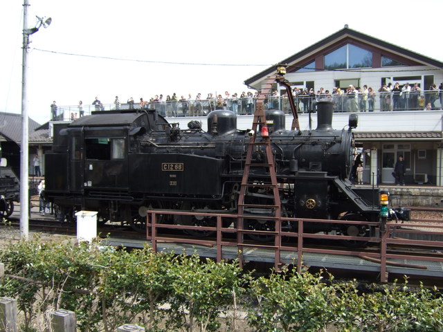 蒸気機関車(SL)の12 66号機と転車台の写真の写真