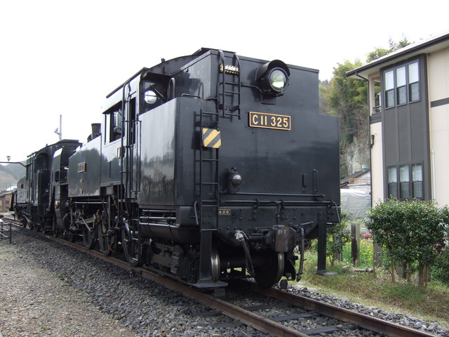 蒸気機関車・C11側から見るC11とC12の重連の写真の写真