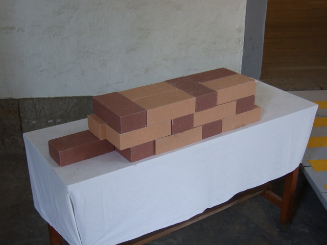 世界遺産暫定リスト・富岡製糸場と絹産業遺産群・レンガの組み方の模型の写真の写真