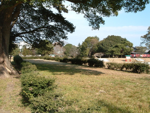 特別史跡・遠江国分寺跡・回廊の位置をあらわす植え込みの写真の写真