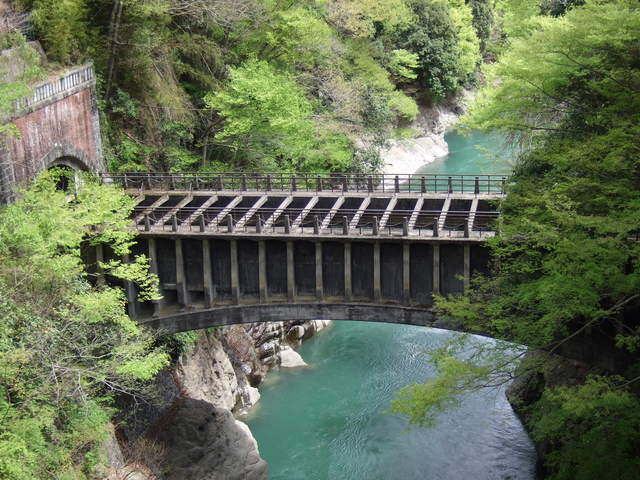 重要文化財・八ツ沢発電所施設・第一号水路橋の写真の写真