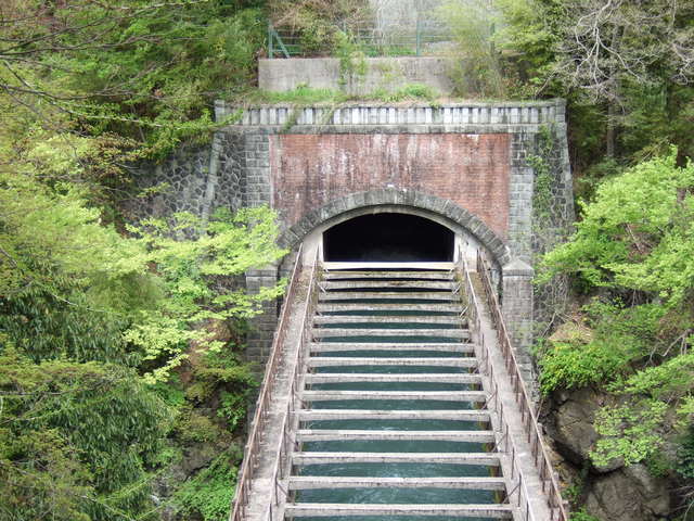重要文化財・八ツ沢発電所施設・第三号隧道の写真の写真