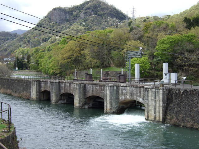 重要文化財・八ツ沢発電所施設・取水口制水門の写真の写真