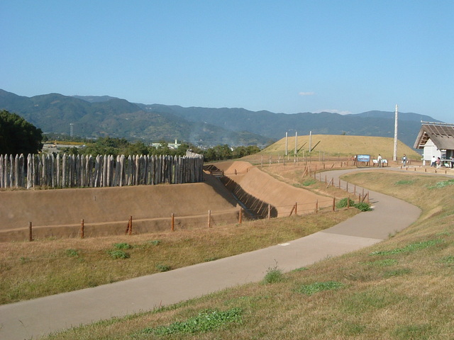 特別史跡・吉野ヶ里遺跡・北内郭を取り囲む環濠の写真の写真