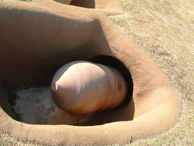 特別史跡・吉野ヶ里遺跡・死者を入れる土器の写真の写真